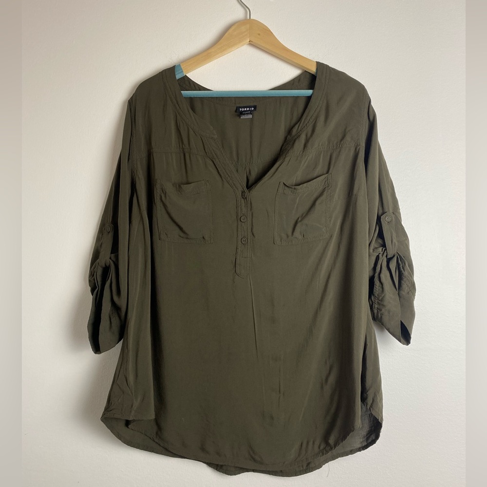 Torrid green blouse 3/4 sleeve roll flowy